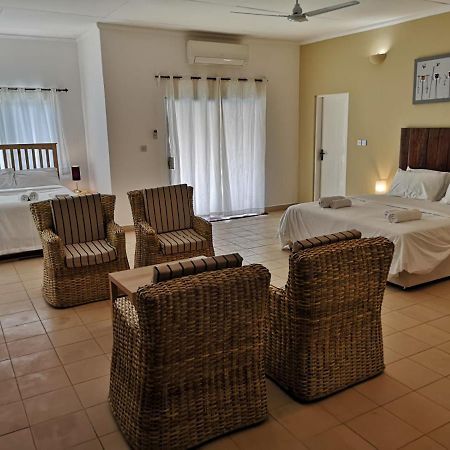 Flame Tree Hotel Kololi Bagian luar foto