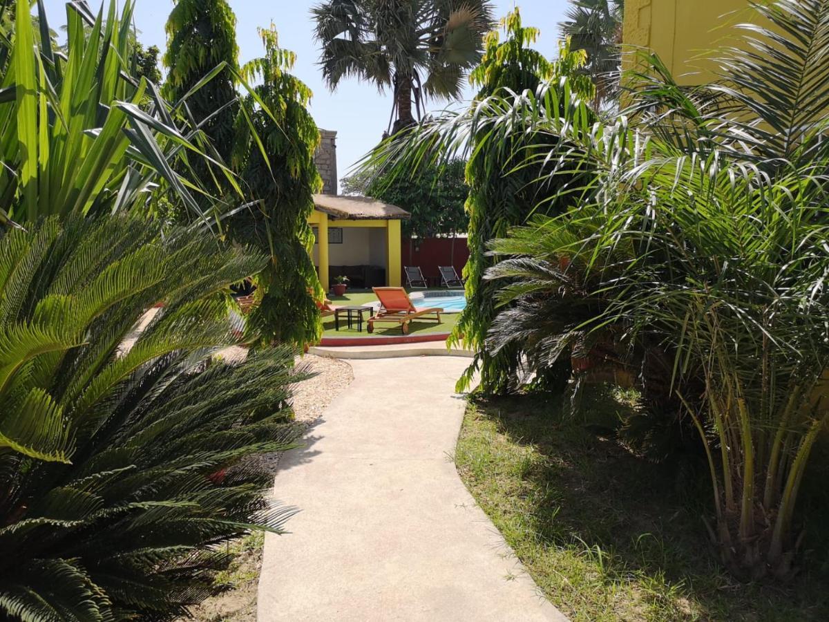 Flame Tree Hotel Kololi Bagian luar foto